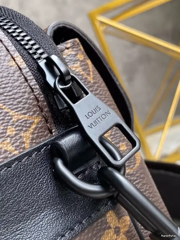LOUIS VUITTON S LOCK MESSENGER 0517